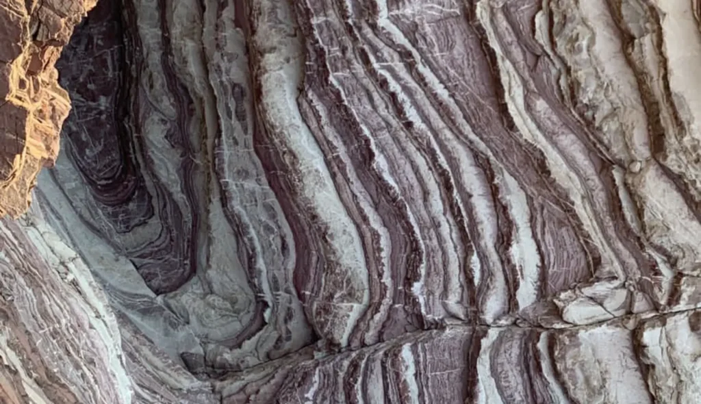 Rainbow Valley Hike – Wadi Ghub, Fujairah