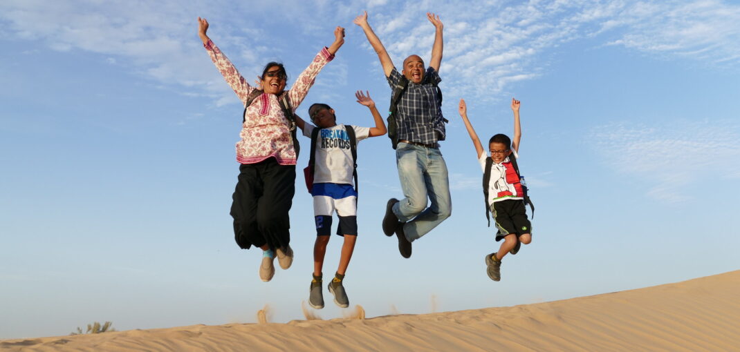 Family-Dune-jumping