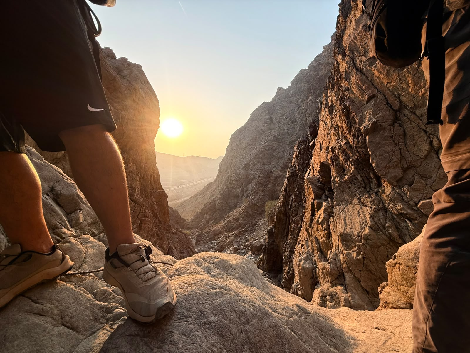 Sunset view between the mountains on the Wadi Daftah hiking route